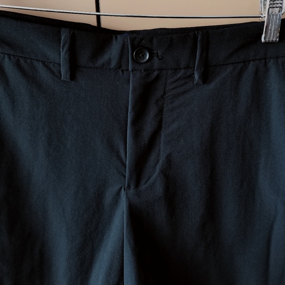 GAP Shorts with GapFlex - NWT (31) - Picture 4 of 9